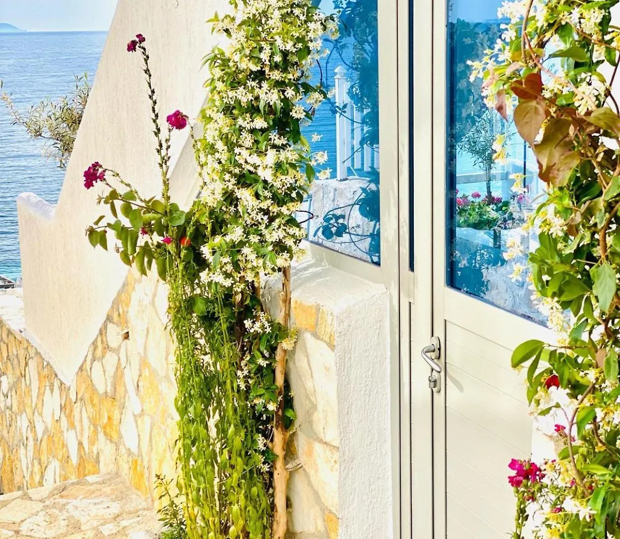 Geo & Art Boutique Hotel Himara 4*, Himare