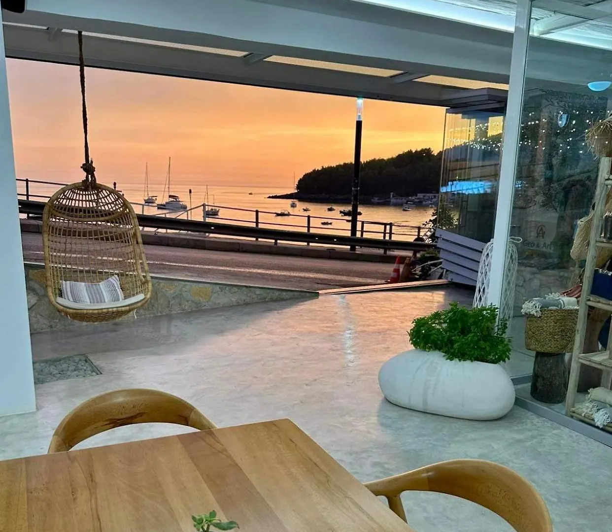 Geo & Art Boutique Hotel Himara 4*, Himare Albania