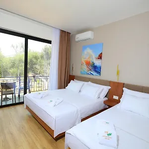 Pensión Mezzanine Bay, Himarë
